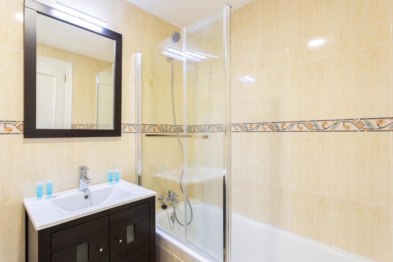 Holidays2Malaga Capuchinos French Balconies, Private Parking, Wifi & Air Con Eksteriør billede